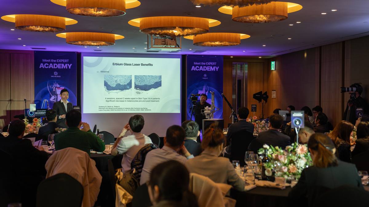 Dr Sin Yong presenting Erbium Glass Laser Benefits for Melasma at ilooda Expert Academy 2024 — histological evidence slide