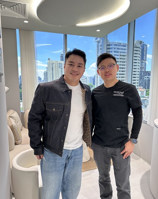 Derek with Dr Sin Yong Singapore