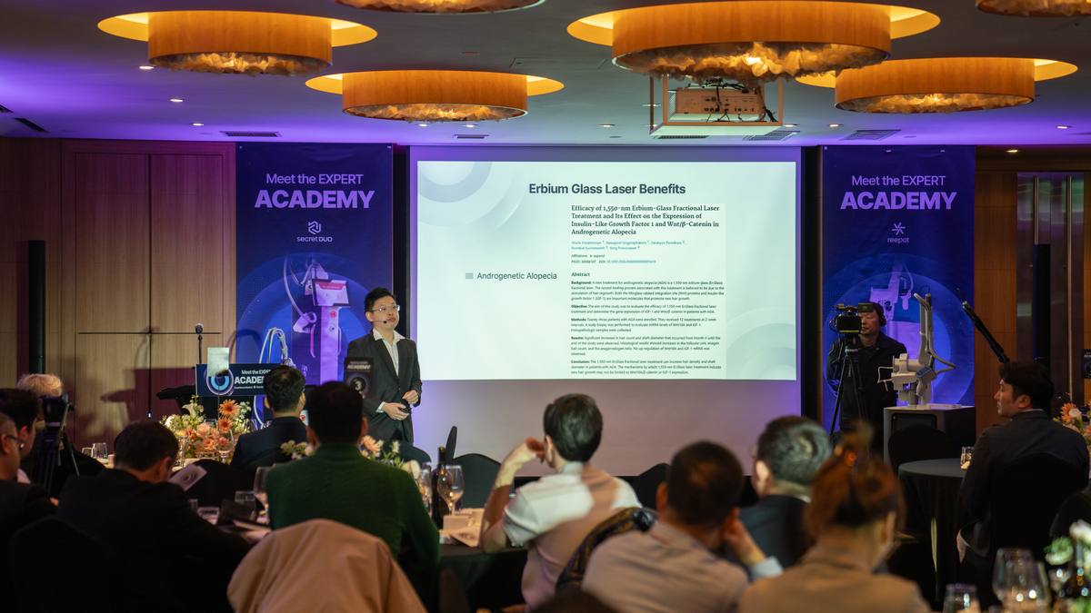 Dr Sin Yong presenting Erbium Glass Laser Benefits for Androgenetic Alopecia at ilooda Expert Academy 2024 — published paper slide