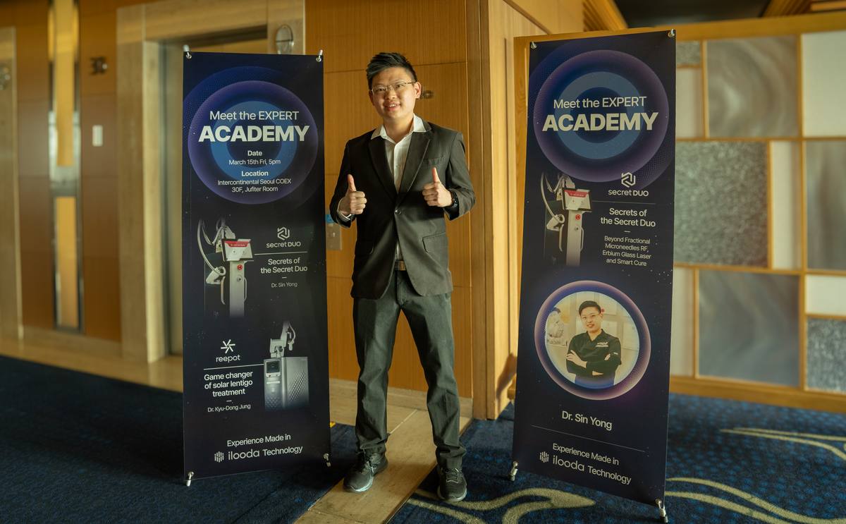 Dr Sin Yong at the ilooda Meet the Expert Academy 2024 — Intercontinental Seoul COEX, with event banners featuring his name and lecture title