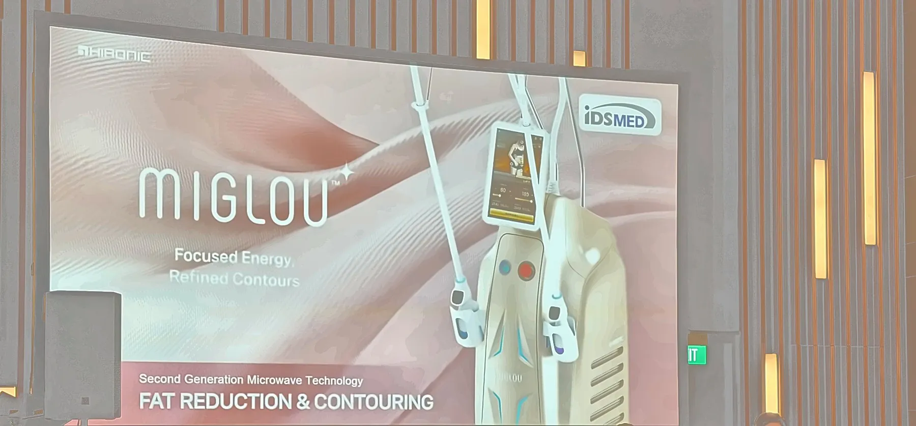 Dr Sin Yong presenting on ultra-high frequency energy for body contouring at the SAM Conference 2026, Singapore